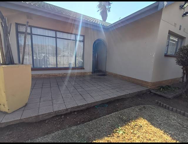 3 BEDROOM HOUSE FOR SALE IN VANDERBIJLPARK CE 5